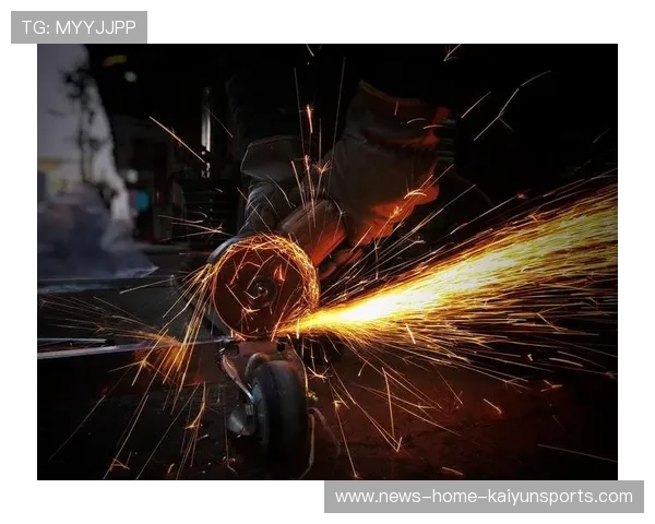 极速狂飙:燃情三车并行,火花四溅的巅峰对决 极速狂飙:燃情三车并行,火花四溅的巅峰对决