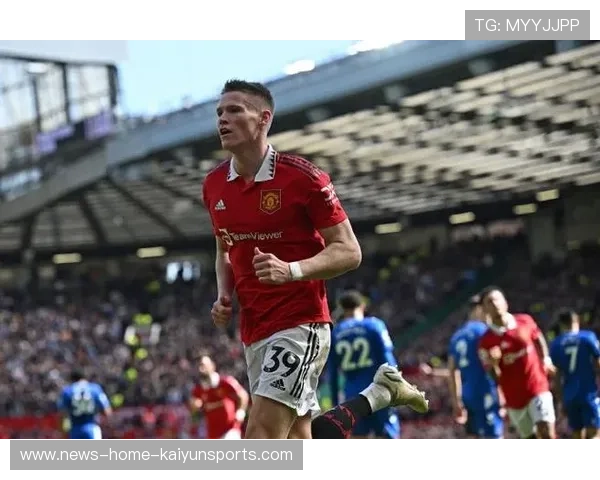 曼联反击三步到位，拉什福德抽射被门柱拒绝