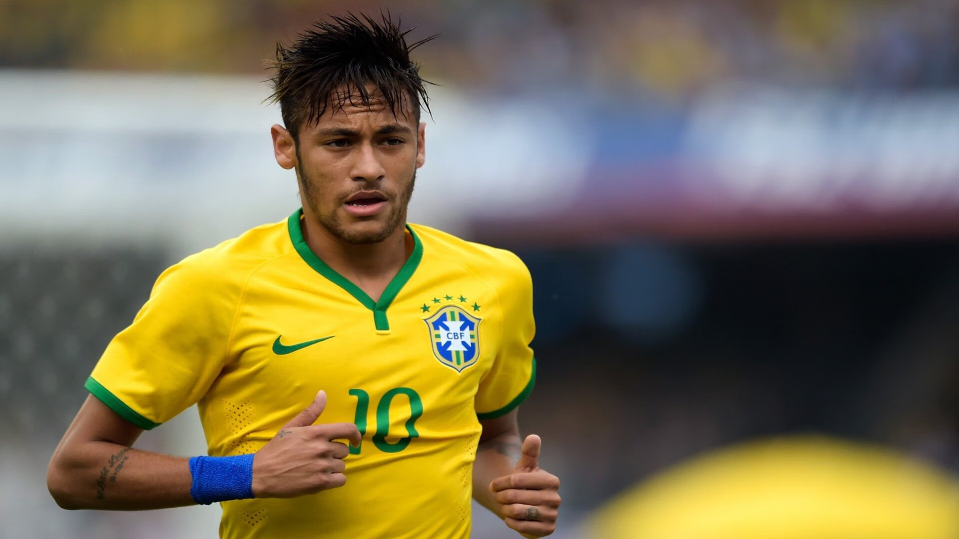 西甲巴萨主场2比0拿下格拉纳达，莱万不负众望再立功，巴萨对格拉纳达上座率